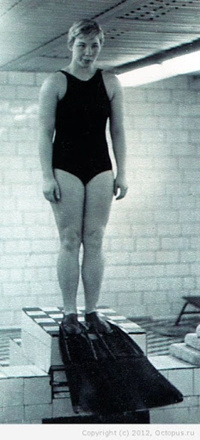 Photo : Nadejda Tourukalo sur un plot de départ dans la piscine de Oust-Kamenogorsk - (c) Octopus.ru